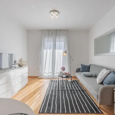 Golden Tulip דירה *