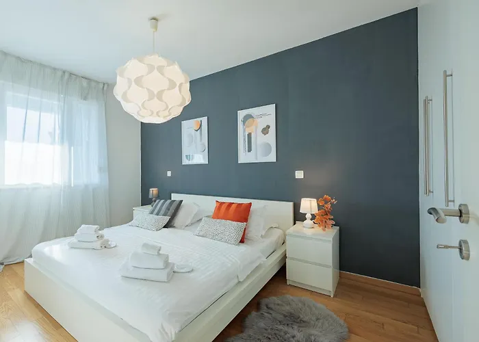 Golden Tulip Apartment *