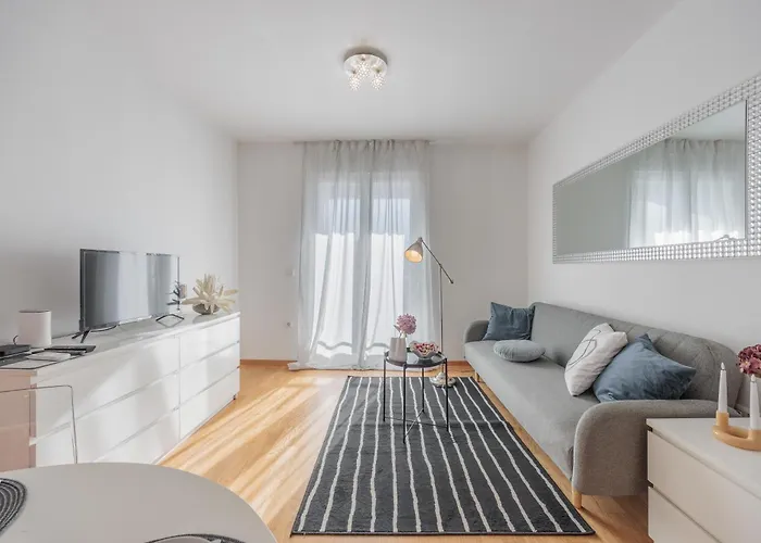 Golden Tulip Apartment *
